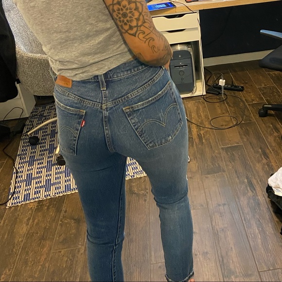 High waisted Levi’s 105 skinny denim - Picture 5 of 7